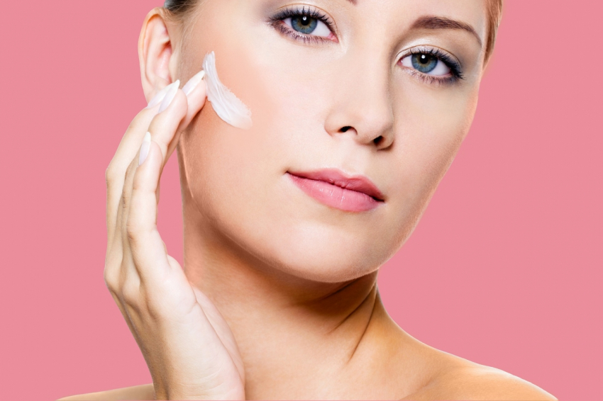 Эффект ботокса за сплошные копейки: ТОП-3 лучших кремов от морщин в апреле 2024 года