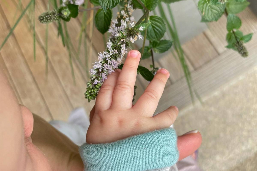 Певица Альбина Джанабаева показала на видео 3-летнюю дочь Агату от Валерия Меладзе