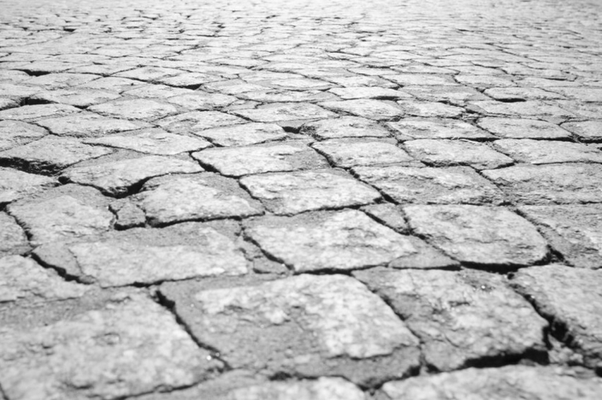 Мэр объяснил, почему в центре Екатеринбурга развалилась плитка