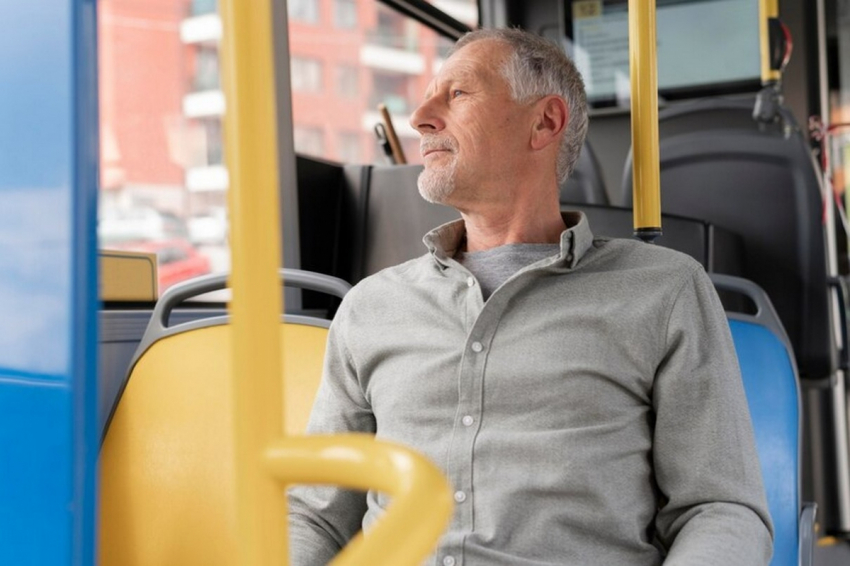 Вводится бесплатный проезд для пенсионеров: больше не нужно платить за транспорт с 15 апреля 2024
