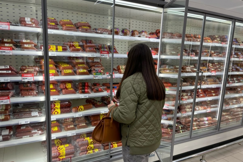 Берите и не бойтесь – там мясо: Росконтроль назвал марки колбасы, которые можно покупать к майскому застолью