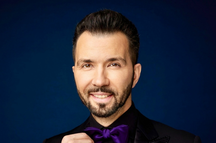 Певец Денис Клявер признался, за кого будет болеть после вылета из «Маски»