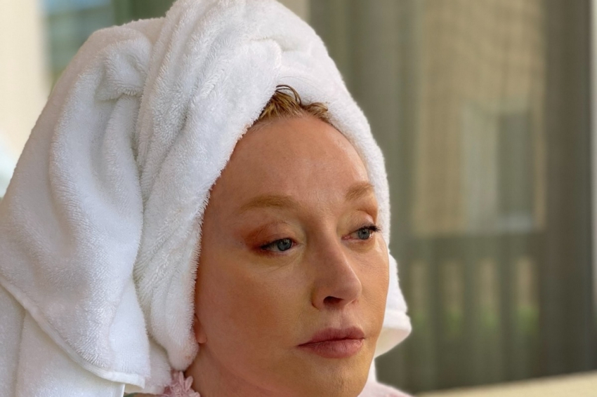 Только вышла из душа: Галкин опубликовал фото Пугачевой в белом полотенце