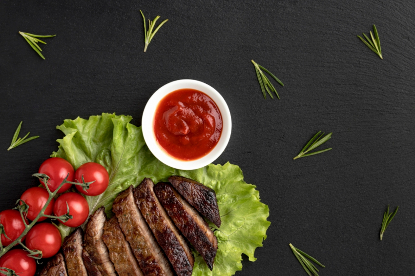 Назван ТОП-3 продуктов, которые для организма губительнее жирного мяса с майонезом