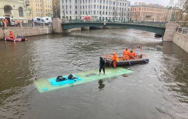 Стали известны имена погибших и пострадавших при падении автобуса в Мойку
