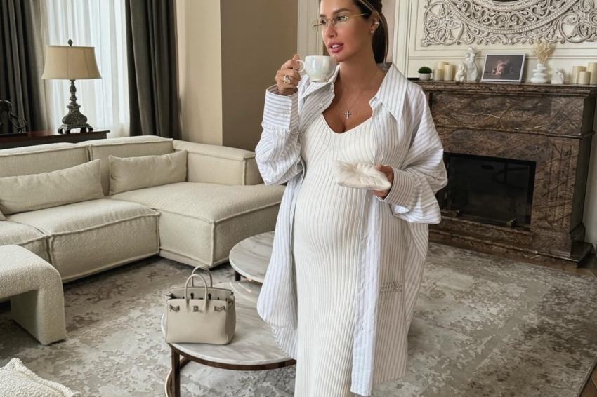 Беременная Кети Топурия снялась на фото с округлившимся животом