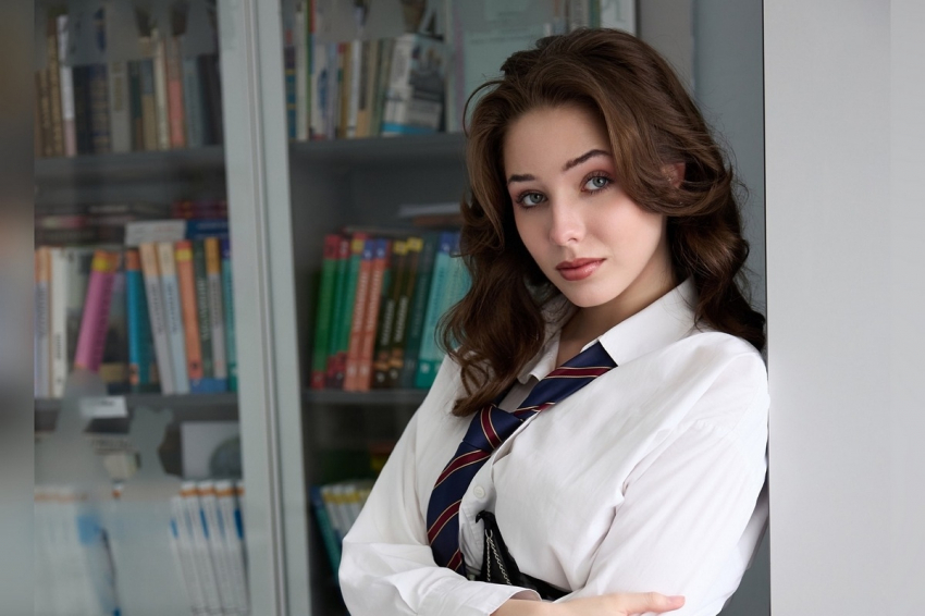 17-летняя дочь Началовой отметила последний звонок — от нее глаз не оторвать