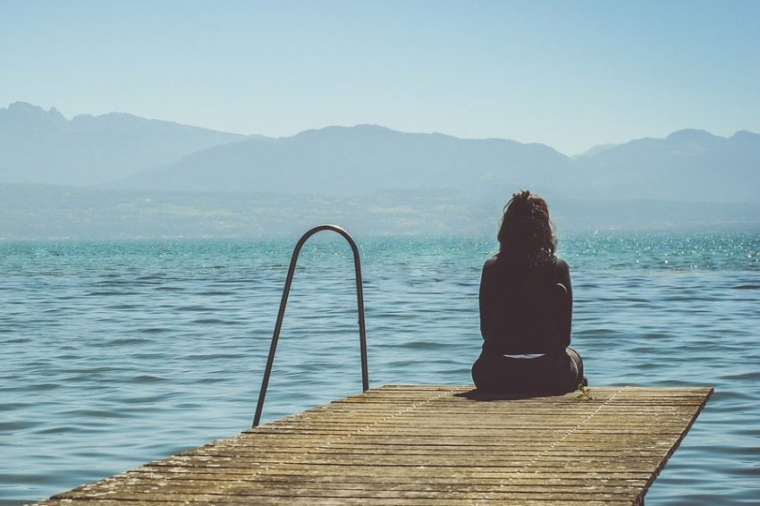 Одиночество может стать причиной головных болей и общей усталости