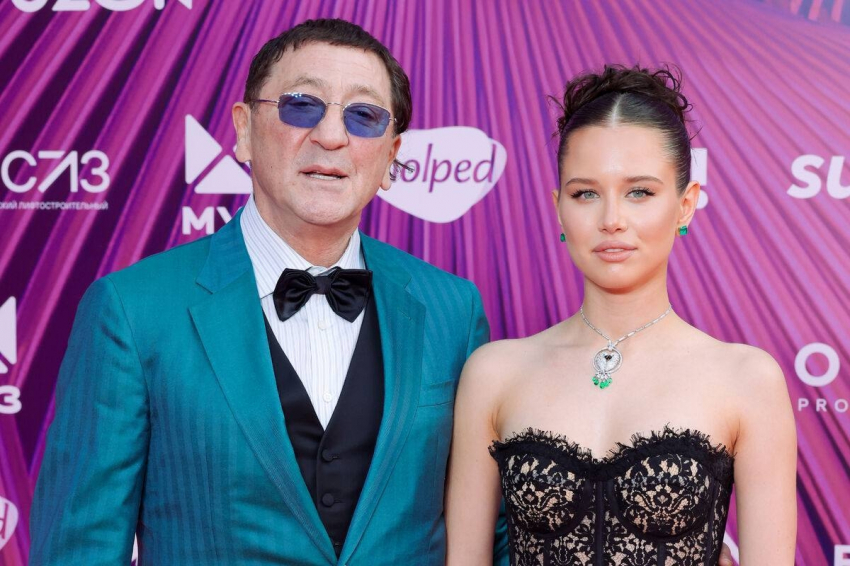 Астролог Гикис дала прогноз на отношения Лепса и его 18-летней невесты Авроры