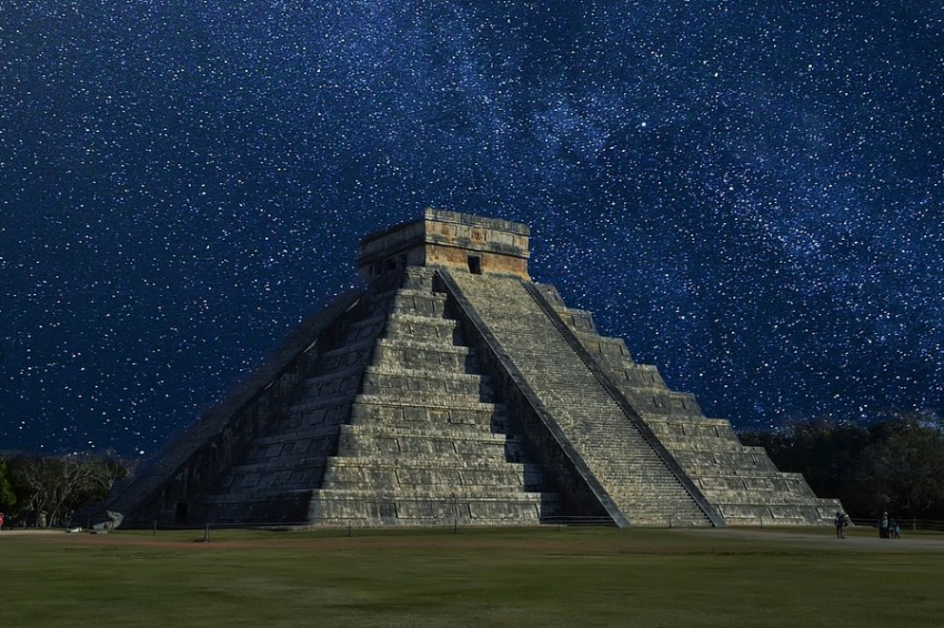 Пирамида Луны в Теотиуакане ориентирована на солнцестояние