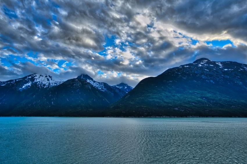 Таинственный золотистый шар, найденный на дне морском, не могут идентифицировать