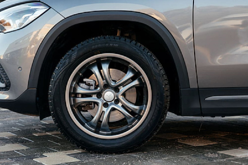 Зимние условия эксплуатации автомобиля требует особого внимания к шинам