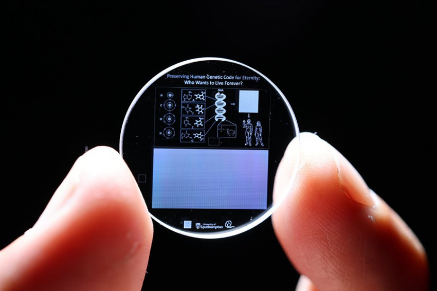 Геном человека сохранили на «вечном» кристалле памяти