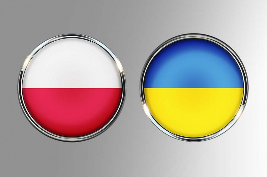 Сикорский: Польша не намерена уступать Украине в вопросе эксгумации жертв Волынской резни