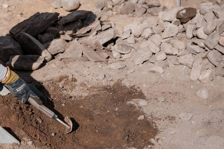 В Швеции археологи обнаружили необычную могилу женщины с воткнутым ножом