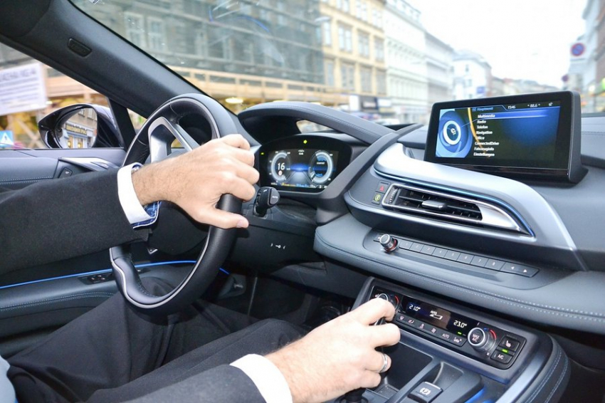 Ученые рассказали о шести этапах развития зависти