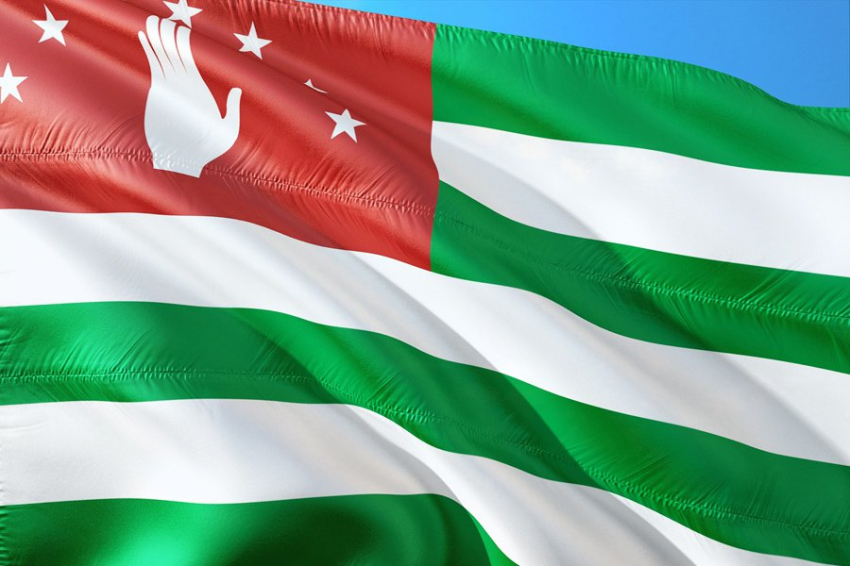 Кто и почему хочет насильственно закрыть Абхазию от России