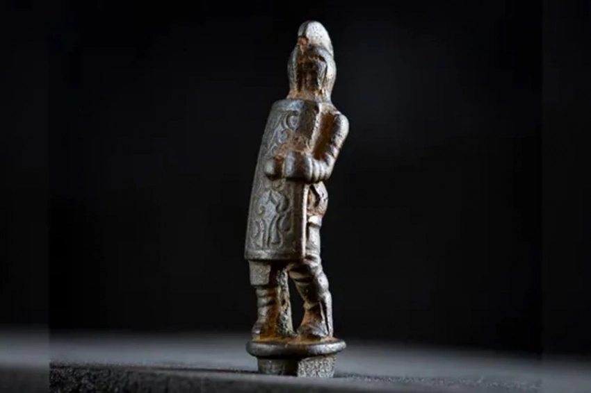 Редкая рукоятка ножа в форме гладиатора обнаружена в Британии