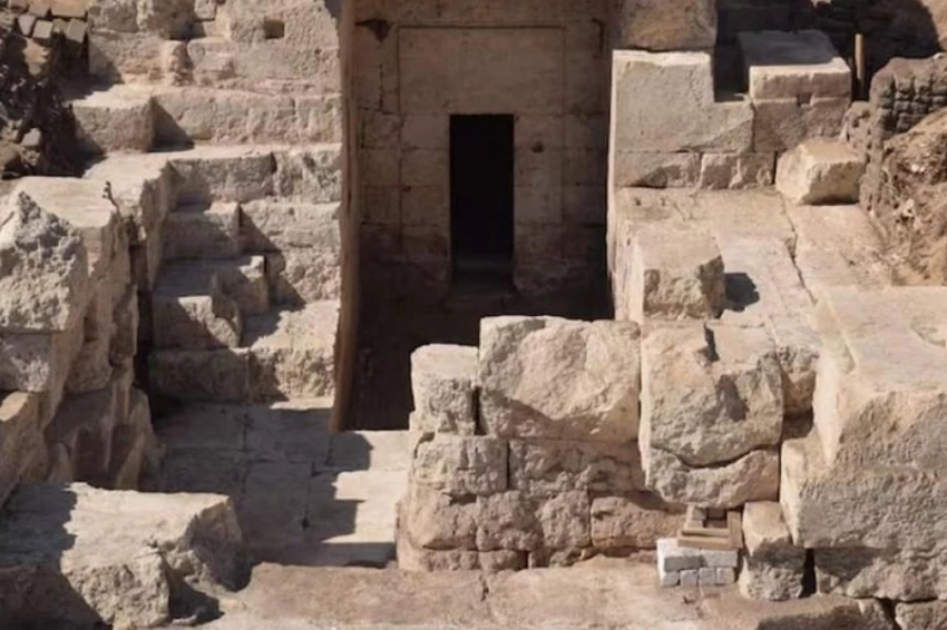 Пилон храма Птолемея обнаружен в Египте на западном берегу Нила