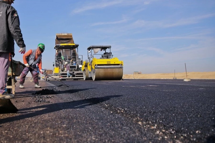 Дорога из старых гаджетов: электроника закатывается в асфальт