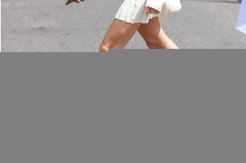 Vogue назвал «уродливые» кроссовки-балетки новым трендом