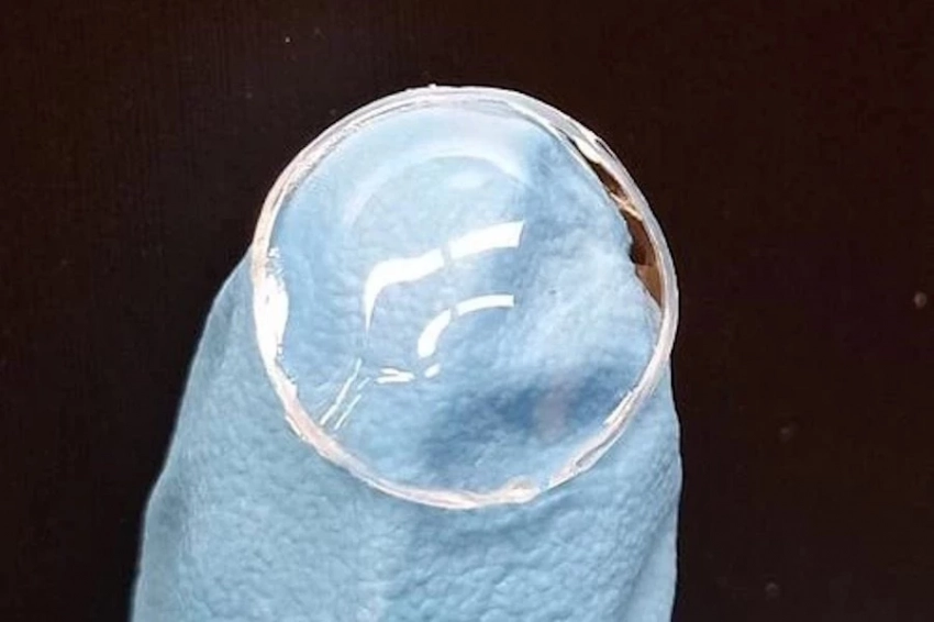 Контактные линзы будущего: новый гидрогель избавит пациентов от капель и боли