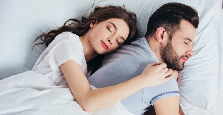 Беспокойный сон является первым признаком болезни Альцгеймера