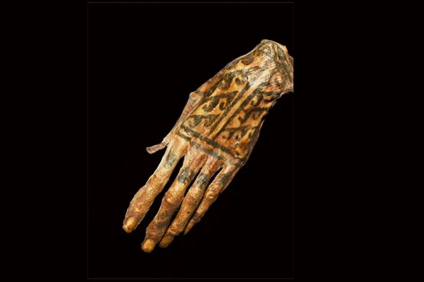 Лазеры раскрывают скрытые узоры на татуировках 1200-летних перуанских мумий